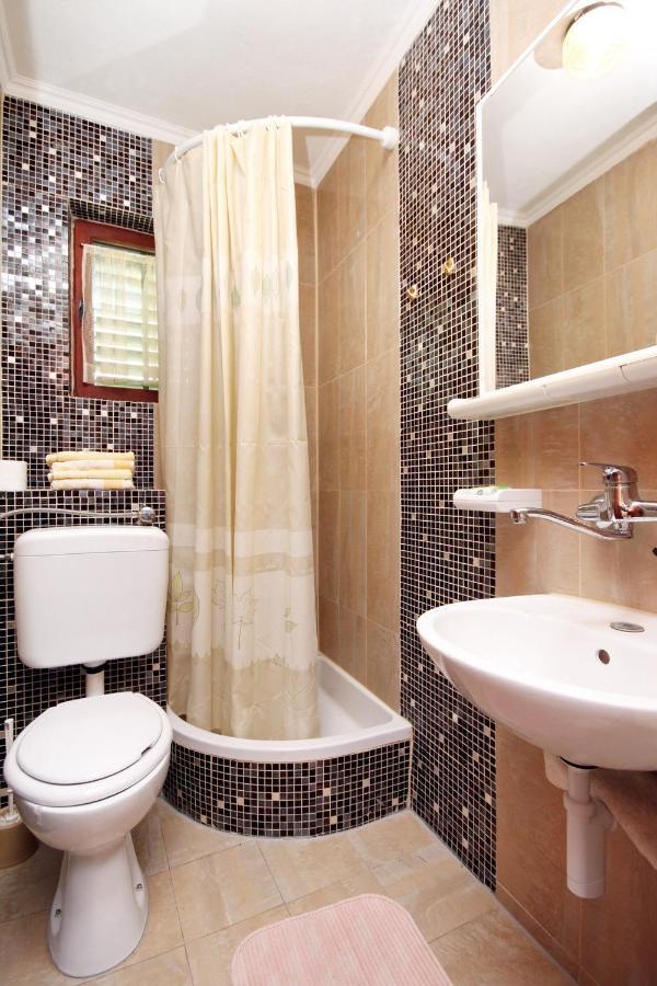 Apartments By The Sea Basina, Hvar - 542 Vrbanj Ngoại thất bức ảnh
